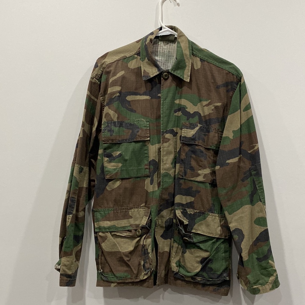 Unisex lightweight camouflage jacket.